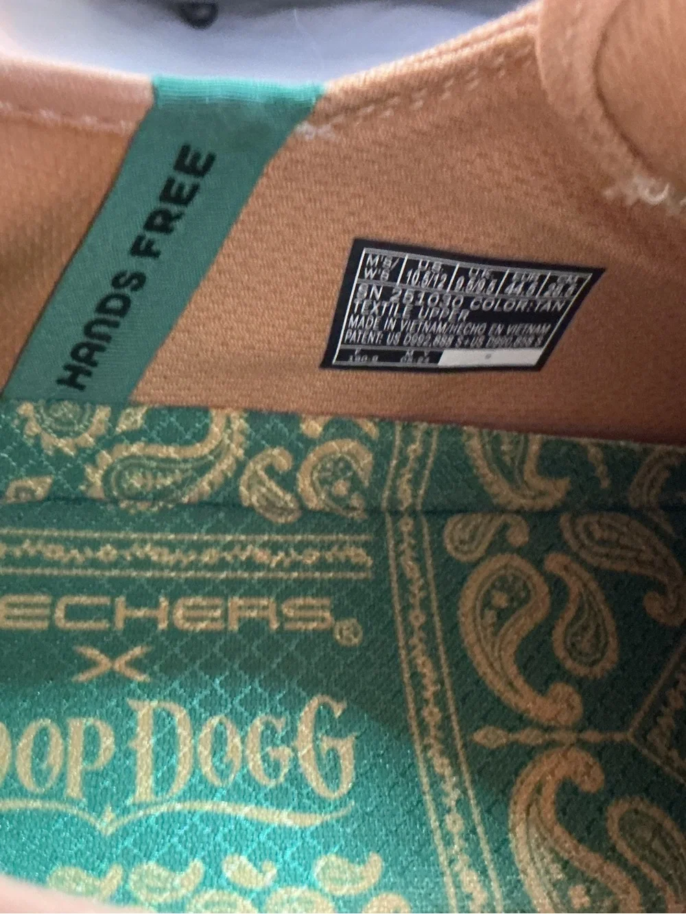 Skechers statement snoop